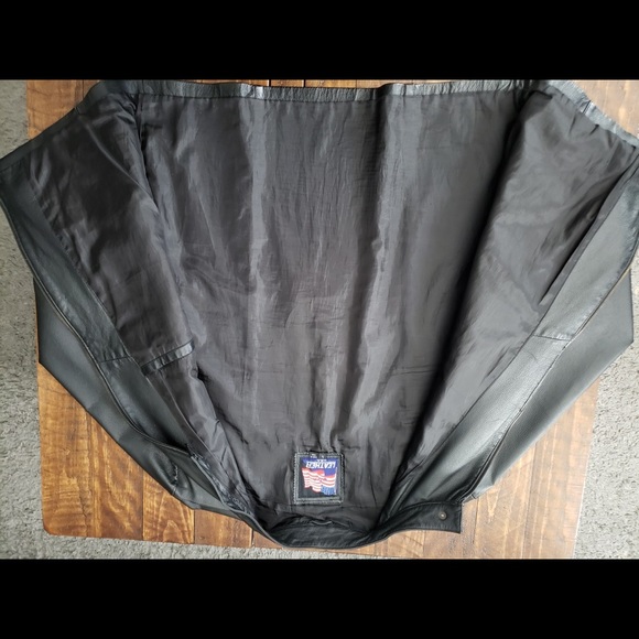 It's a large men's genuine leather jacket brand new. - Picture 4 of 4